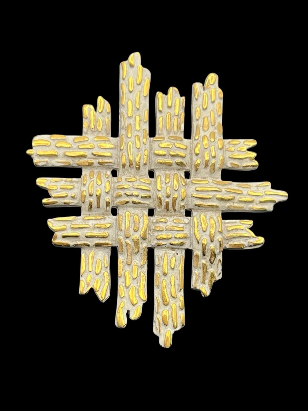 Crown Trifari basket weave woven white enamel gold tone vintage brooch pin